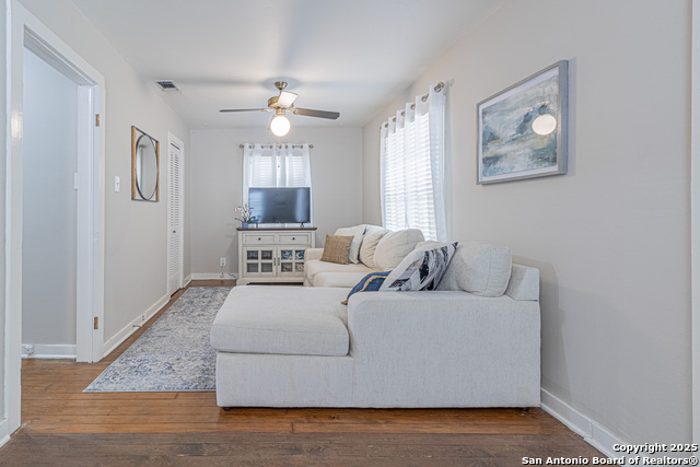 Image 11 of 43 For 759 Pyron Ave W