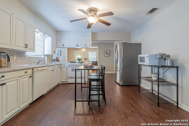 Image 12 of 43 For 759 Pyron Ave W
