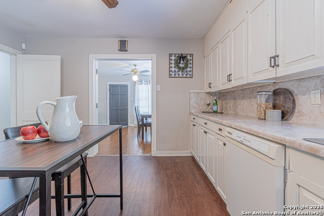 Image 18 of 43 For 759 Pyron Ave W