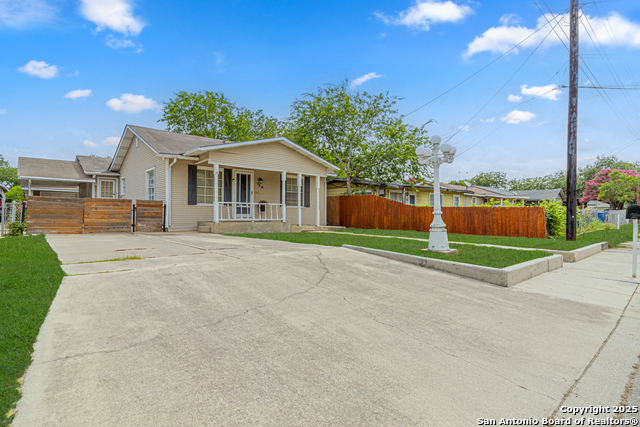 Image 2 of 43 For 759 Pyron Ave W