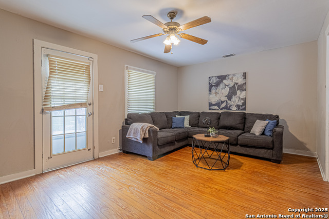 Image 23 of 43 For 759 Pyron Ave W
