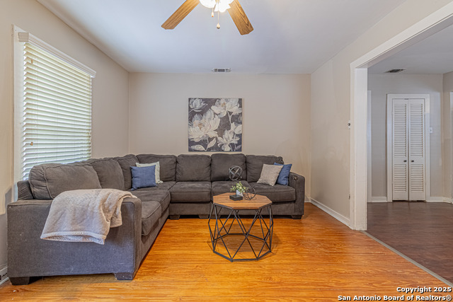 Image 24 of 43 For 759 Pyron Ave W