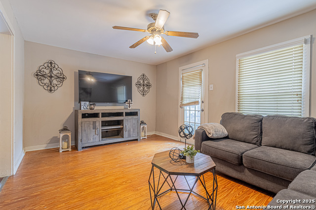 Image 25 of 43 For 759 Pyron Ave W