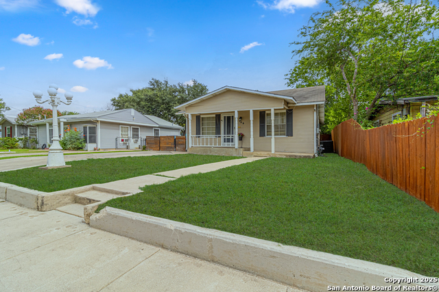Image 3 of 43 For 759 Pyron Ave W