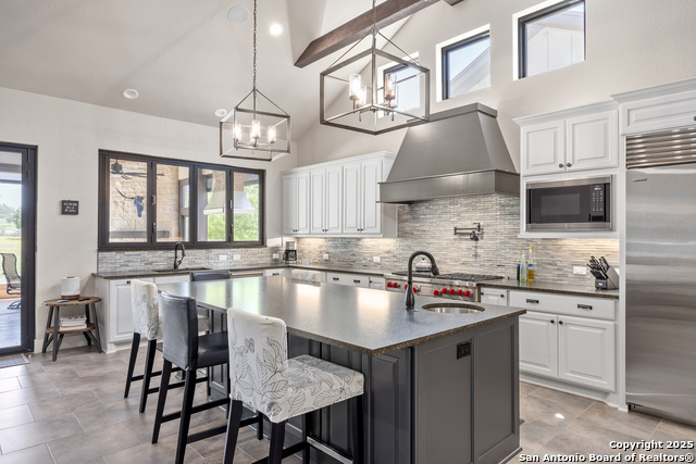 Listing photo id 10 for 1013 Comanche Hills