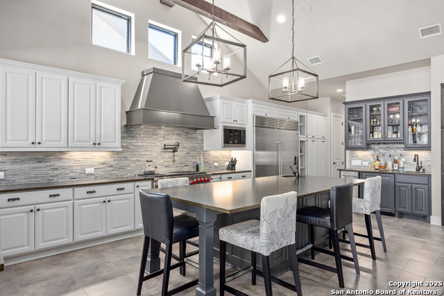 Listing photo id 16 for 1013 Comanche Hills
