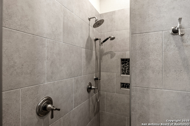 Listing photo id 20 for 1013 Comanche Hills