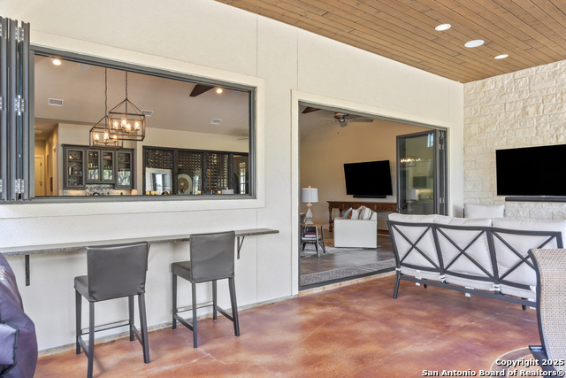 Listing photo id 27 for 1013 Comanche Hills