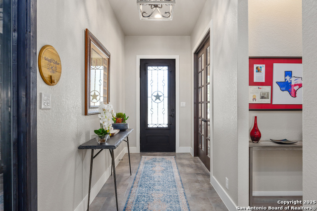 Listing photo id 1 for 1013 Comanche Hills
