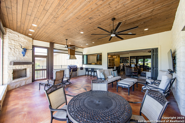 Listing photo id 29 for 1013 Comanche Hills