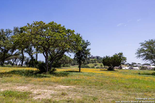 Listing photo id 32 for 1013 Comanche Hills