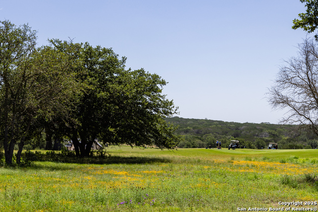 Listing photo id 33 for 1013 Comanche Hills