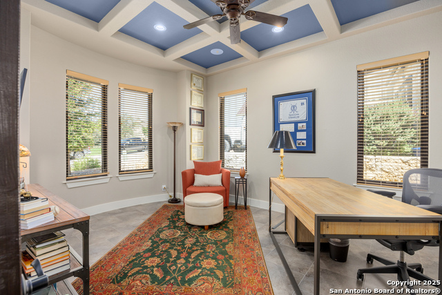 Listing photo id 2 for 1013 Comanche Hills