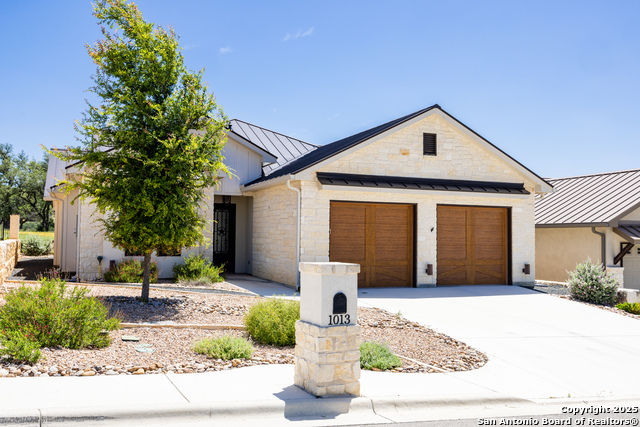 Listing photo id 39 for 1013 Comanche Hills