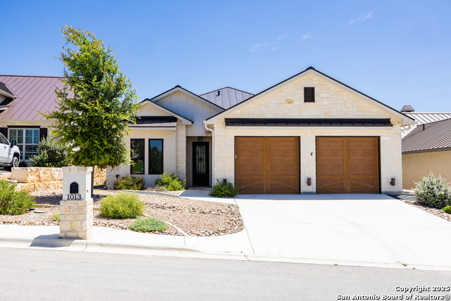 Listing photo id 40 for 1013 Comanche Hills