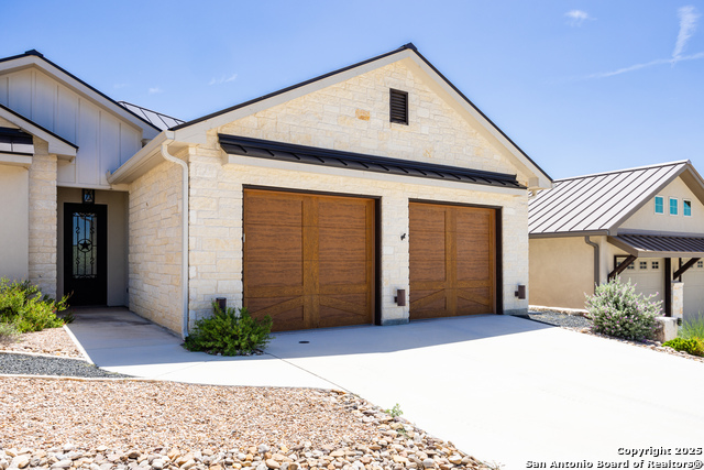 Listing photo id 41 for 1013 Comanche Hills