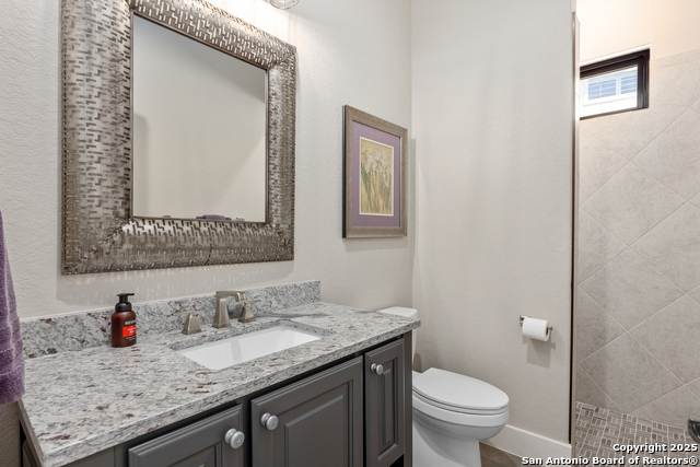 Listing photo id 3 for 1013 Comanche Hills