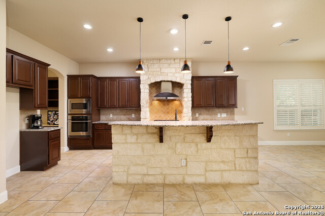 Listing photo id 10 for 9610 Ninas Ct