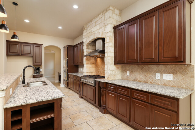 Listing photo id 11 for 9610 Ninas Ct