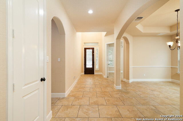 Listing photo id 3 for 9610 Ninas Ct