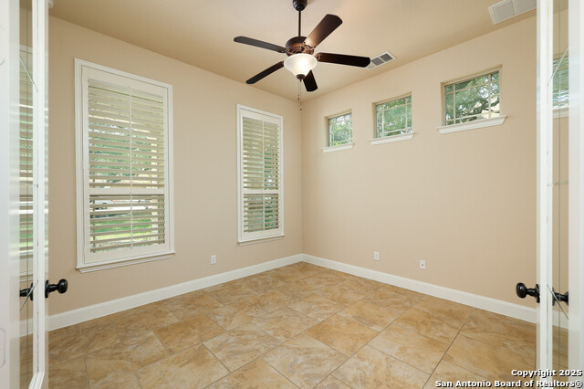 Listing photo id 5 for 9610 Ninas Ct