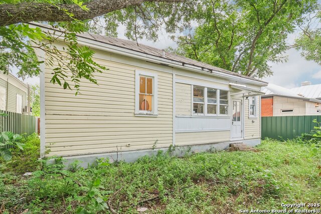 Listing photo id 35 for 109 Paso Hondo