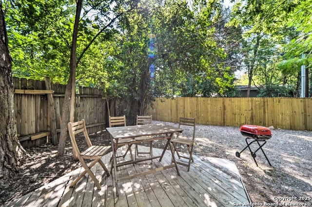 Listing photo id 10 for 1026 Haynes  