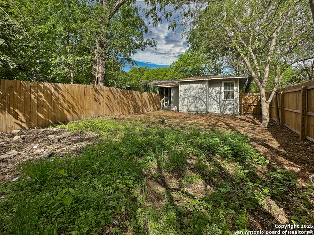 Listing photo id 31 for 1026 Haynes  