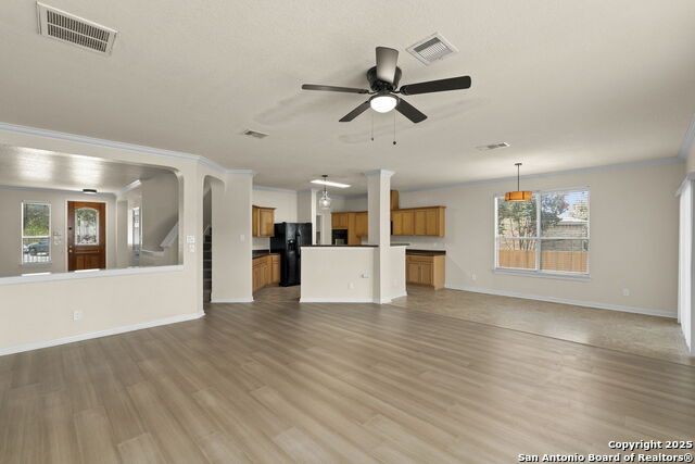 Image 11 of 33 For 213 Springtree Parkway