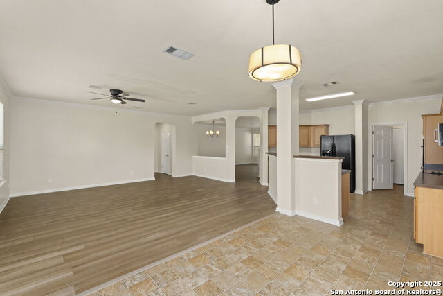 Image 14 of 33 For 213 Springtree Parkway