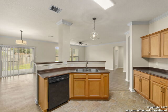 Image 16 of 33 For 213 Springtree Parkway