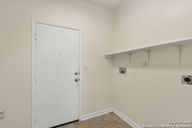 Image 19 of 33 For 213 Springtree Parkway