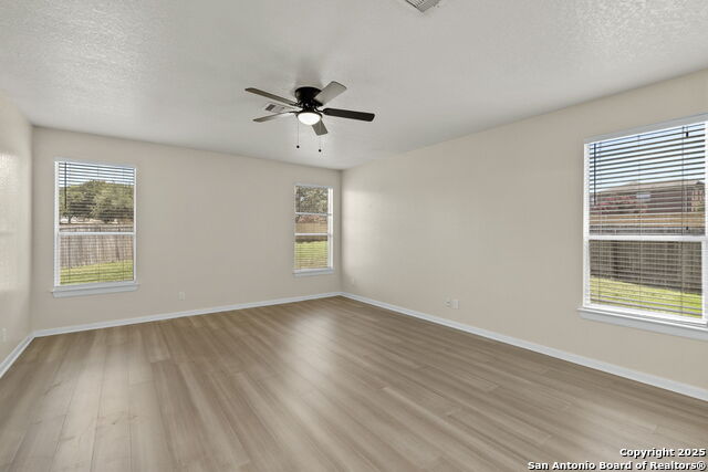 Image 20 of 33 For 213 Springtree Parkway