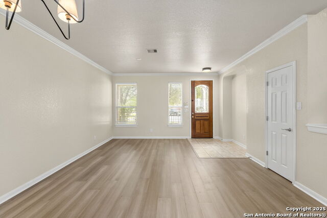 Image 8 of 33 For 213 Springtree Parkway