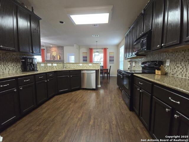 Image 2 of 34 For 853 San Fernando Ln