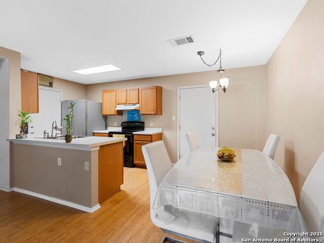 Listing photo id 3 for 10619 Marshitahs