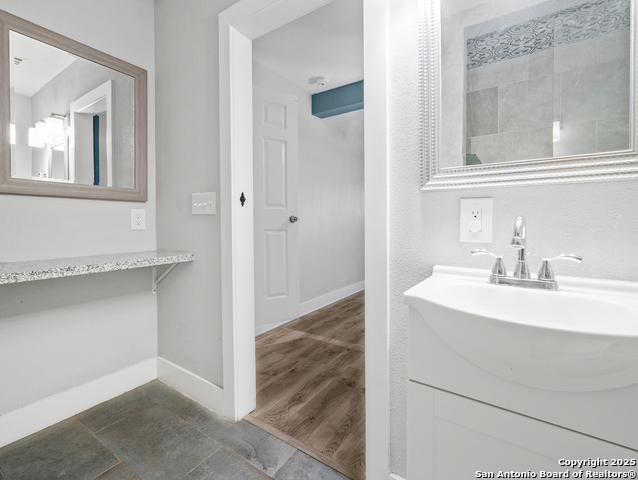 Listing photo id 10 for 243 Edgebrook