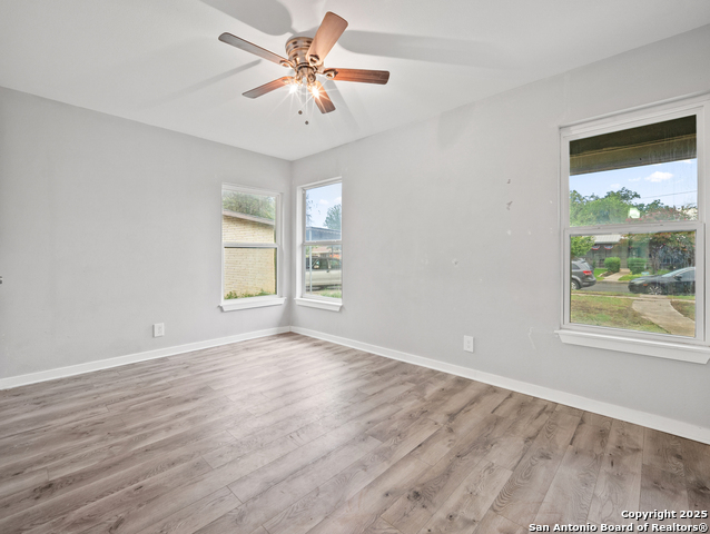 Listing photo id 13 for 243 Edgebrook