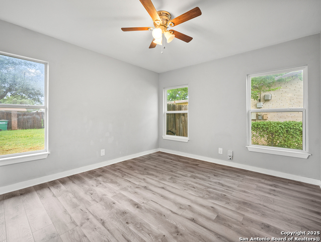 Listing photo id 15 for 243 Edgebrook