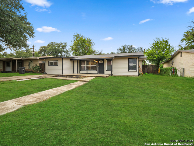 Listing photo id 0 for 243 Edgebrook