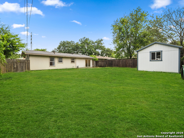 Listing photo id 18 for 243 Edgebrook