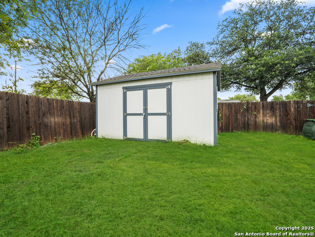 Listing photo id 19 for 243 Edgebrook