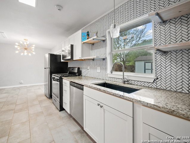 Listing photo id 3 for 243 Edgebrook