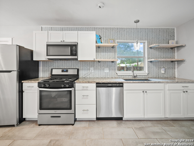 Listing photo id 4 for 243 Edgebrook