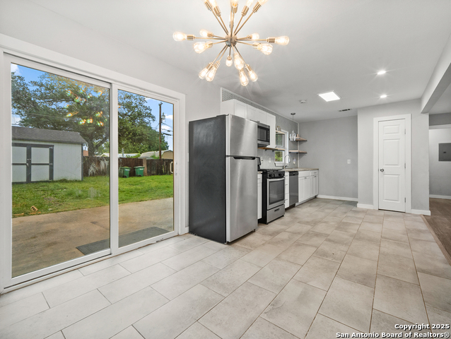 Listing photo id 5 for 243 Edgebrook