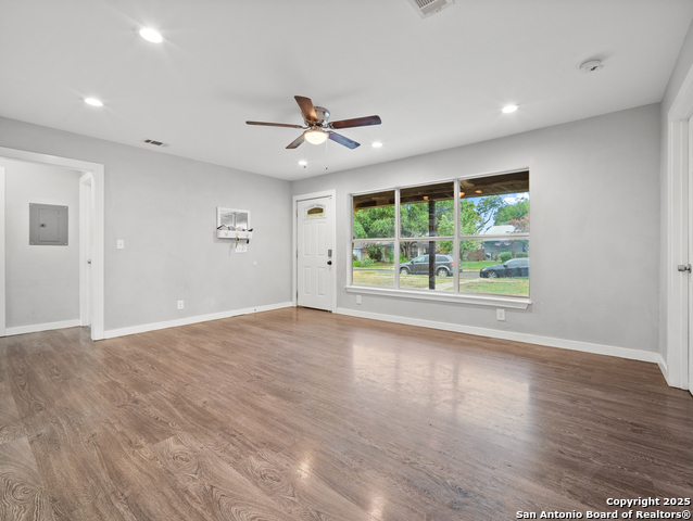 Listing photo id 6 for 243 Edgebrook