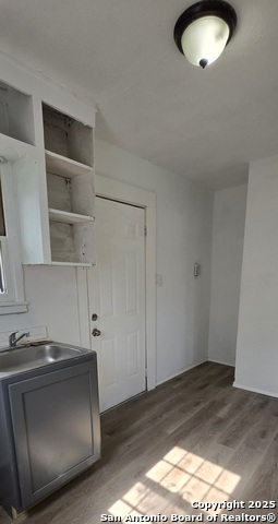 Listing photo id 5 for 3017 Colima