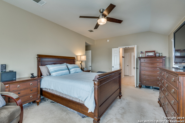 Listing photo id 16 for 200 Amber Ash