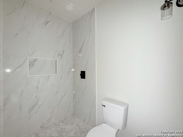 Image 20 of 27 For 419 San Ignacio Ave N