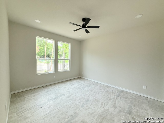 Image 21 of 27 For 419 San Ignacio Ave N